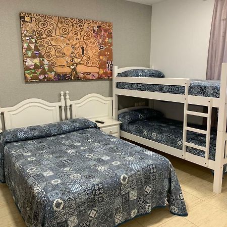 Hostal 82 Olias del Rey Bagian luar foto