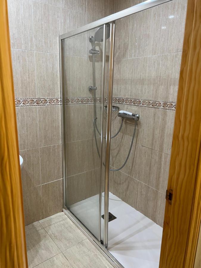 Hostal 82 Olias del Rey Bagian luar foto