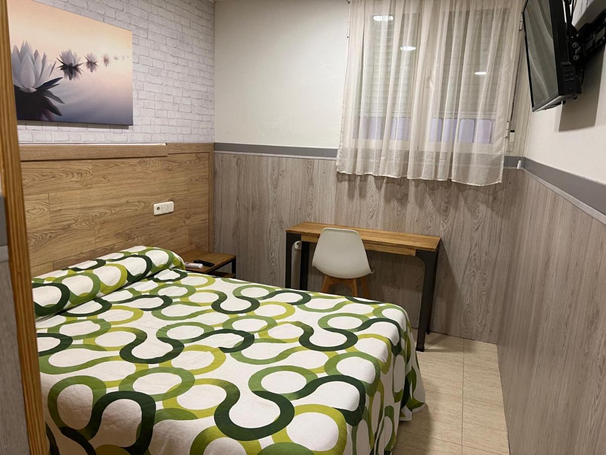 Hostal 82 Olias del Rey Bagian luar foto
