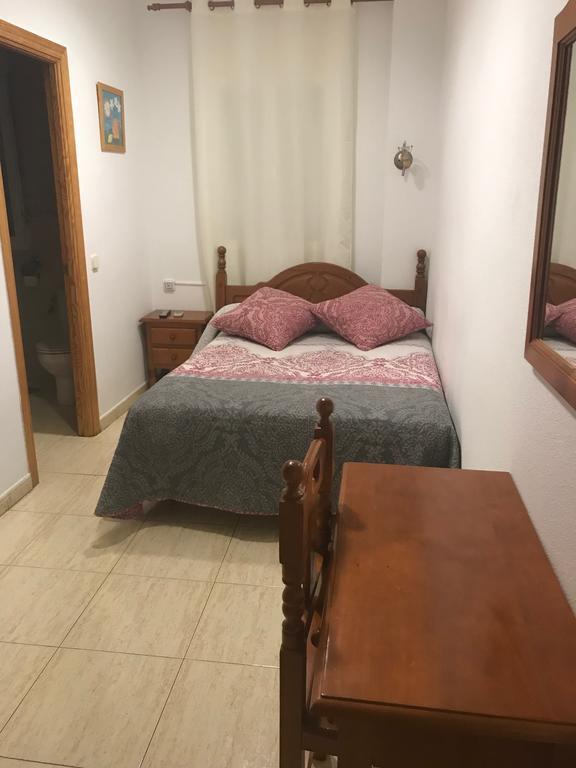 Hostal 82 Olias del Rey Bagian luar foto