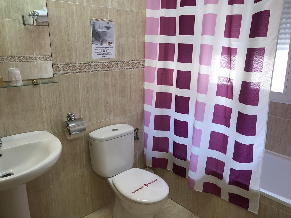 Hostal 82 Olias del Rey Bagian luar foto