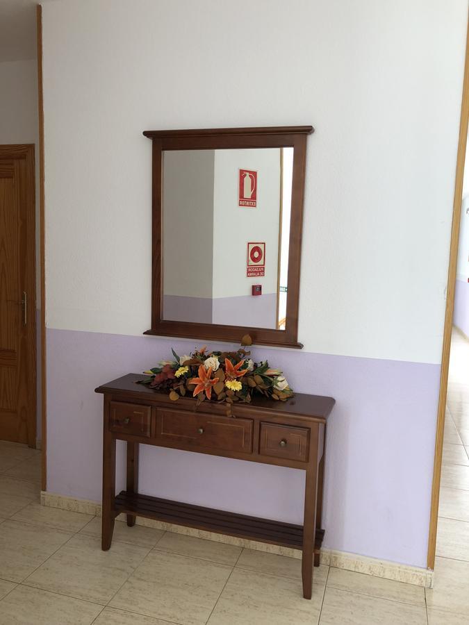 Hostal 82 Olias del Rey Bagian luar foto