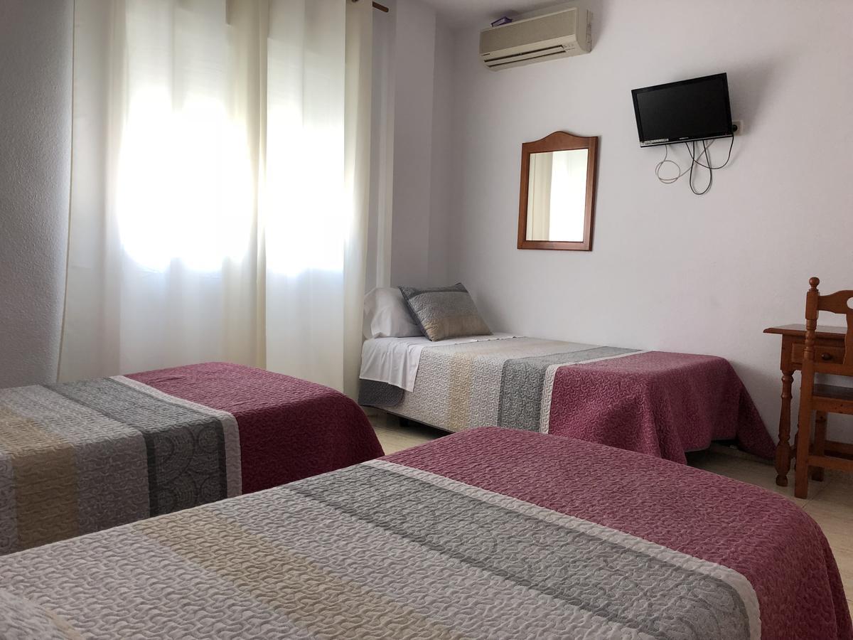 Hostal 82 Olias del Rey Bagian luar foto