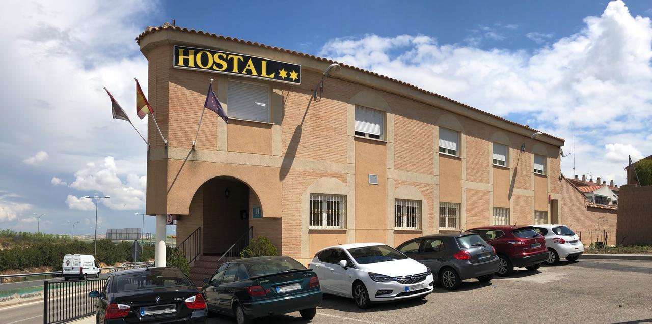 Hostal 82 Olias del Rey Bagian luar foto