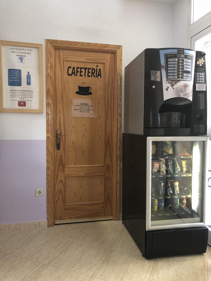 Hostal 82 Olias del Rey Bagian luar foto