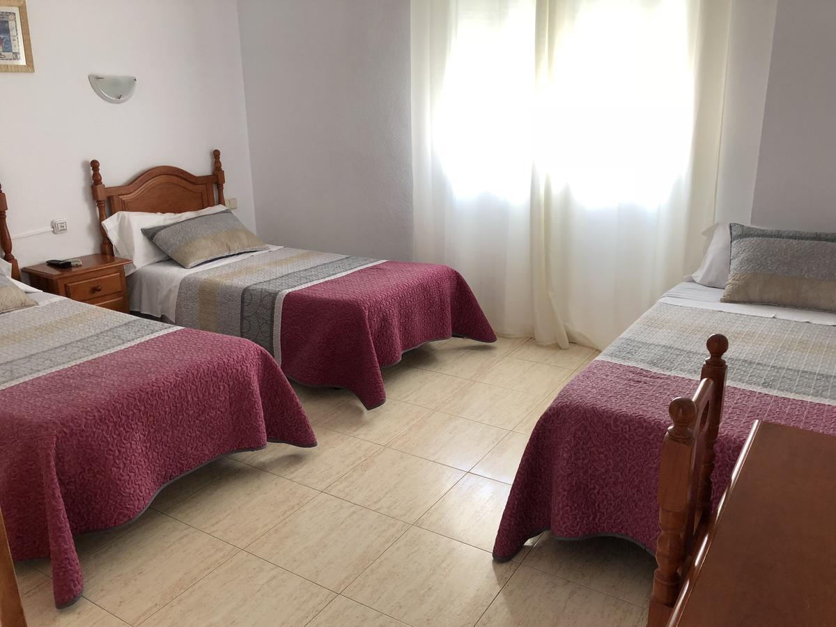 Hostal 82 Olias del Rey Bagian luar foto