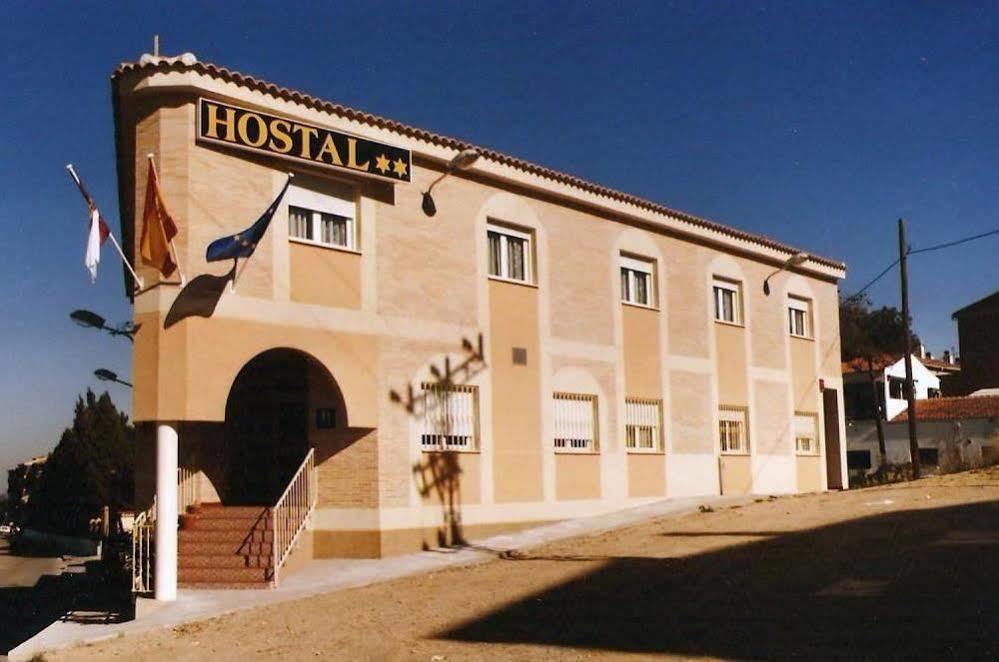 Hostal 82 Olias del Rey Bagian luar foto