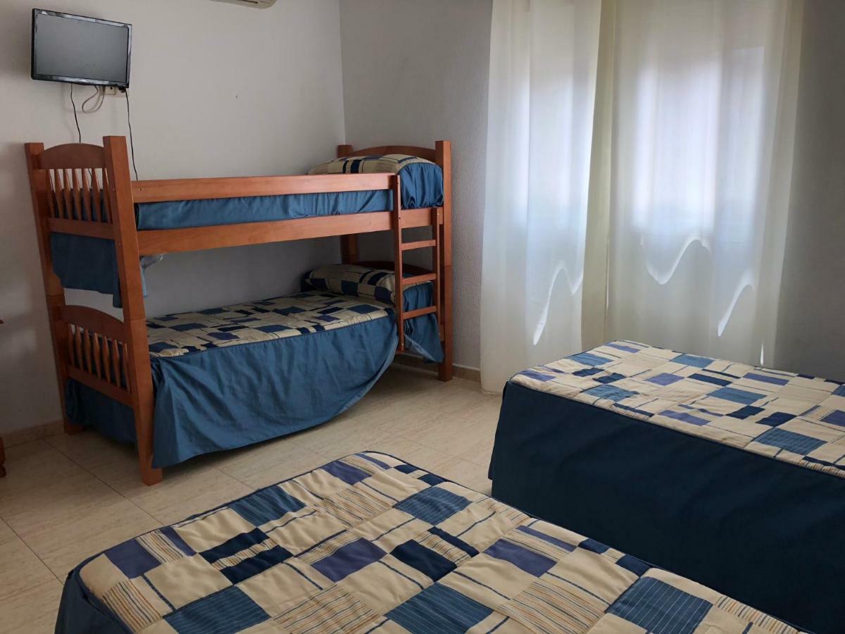 Hostal 82 Olias del Rey Bagian luar foto